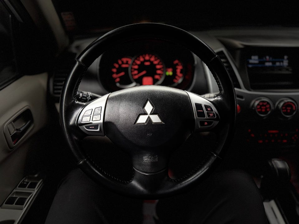 Mitsubishi L200 2,5 DI-D Db.Kab Intense aut. 4d