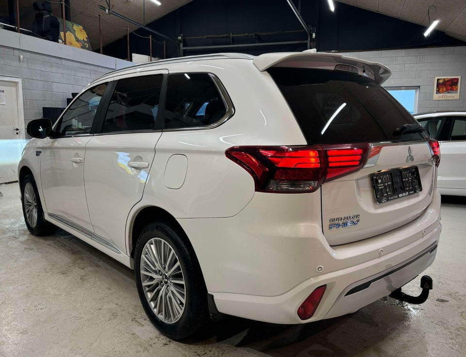 Mitsubishi Outlander 2,4 PHEV Instyle CVT 4WD 5d