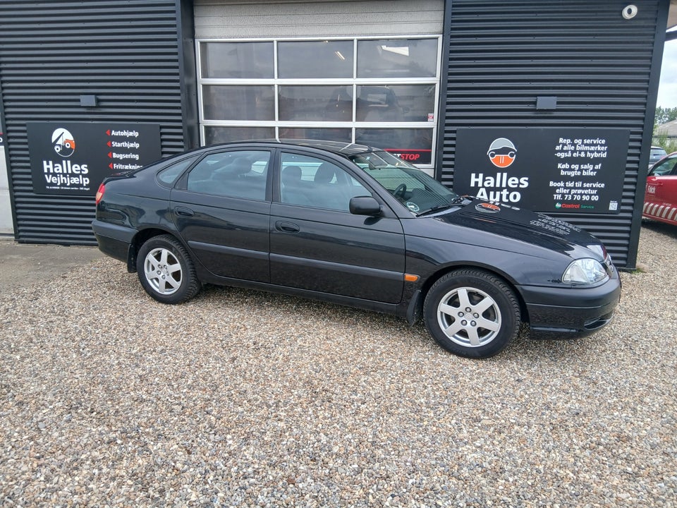 Toyota Avensis 1,8 VVT-i Terra 5d