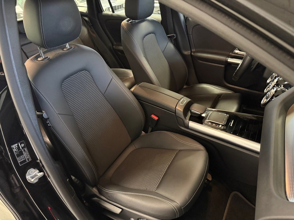 Mercedes EQA300 Progressive 4Matic 5d