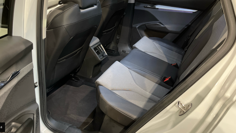 Skoda Enyaq 60 iV Loft 5d