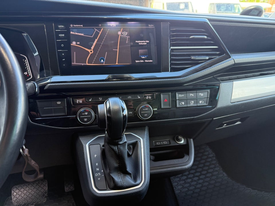 VW Caravelle 2,0 TDi 199 Highline DSG 4Motion kort