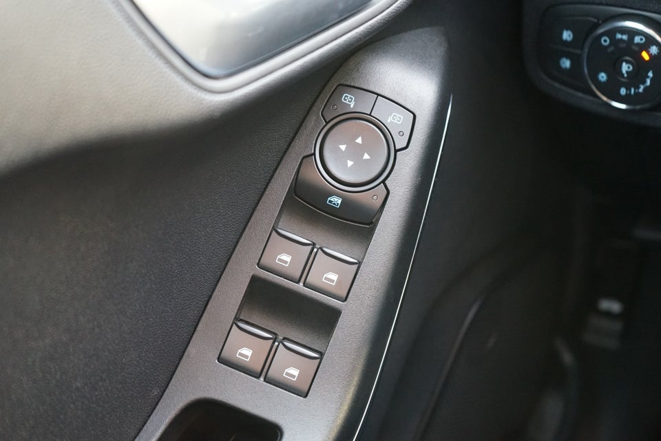 Ford Fiesta 1,0 EcoBoost mHEV Titanium Van 5d