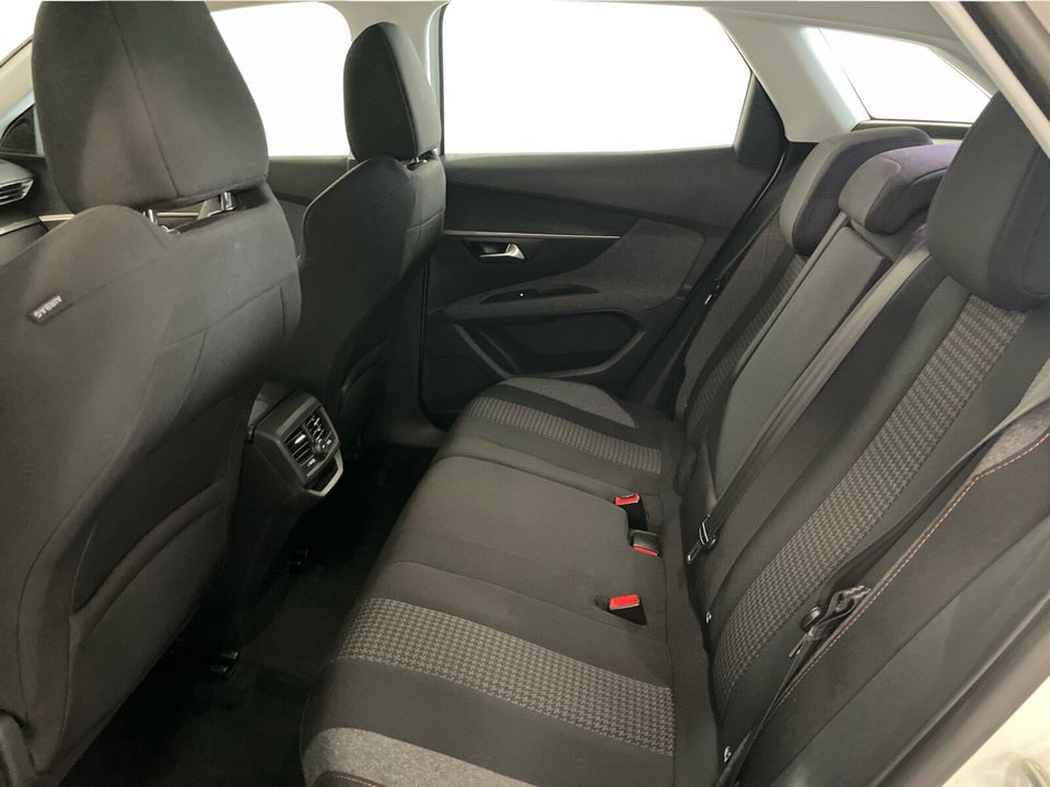 Peugeot 3008 1,2 e-THP 130 Active 5d