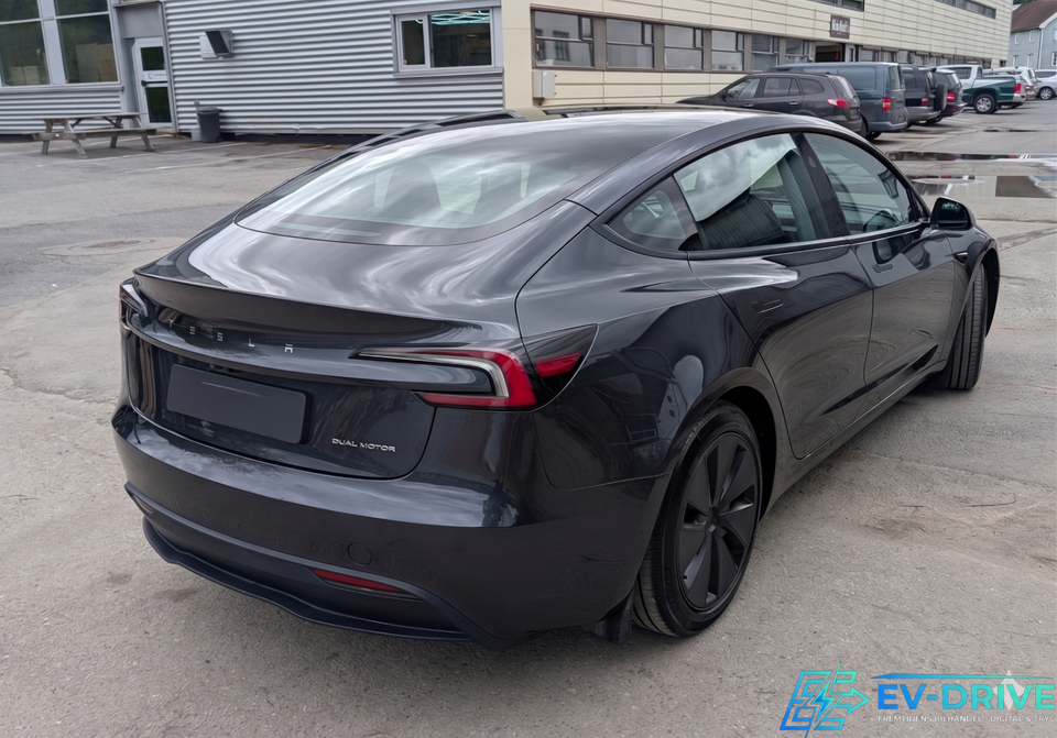 Tesla Model 3 Long Range AWD 4d