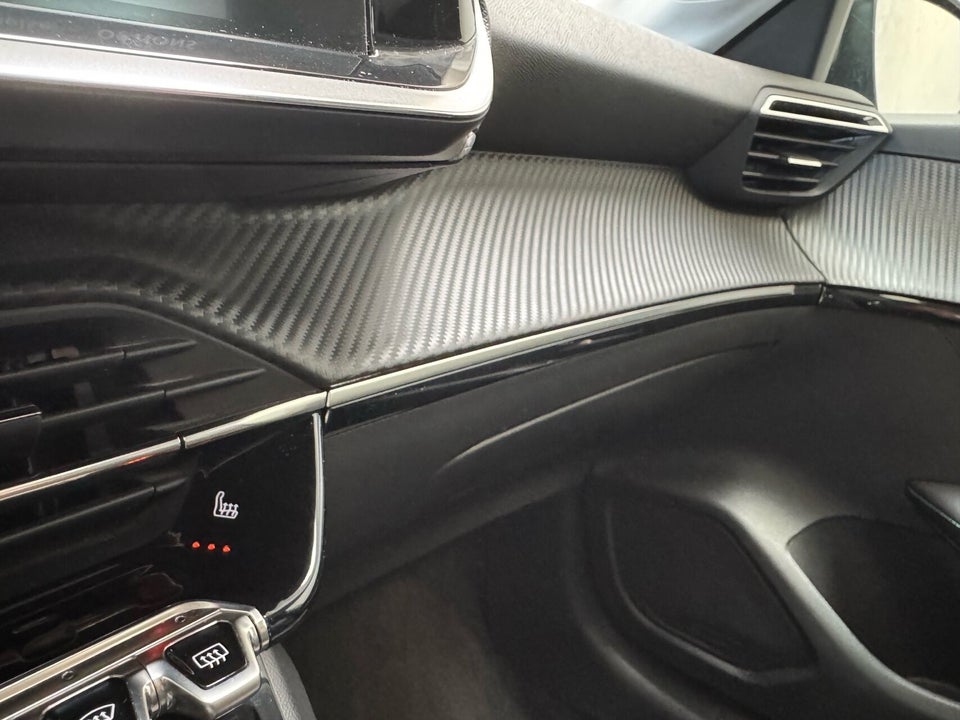 Peugeot 208 1,2 PureTech 100 Allure Sky 5d