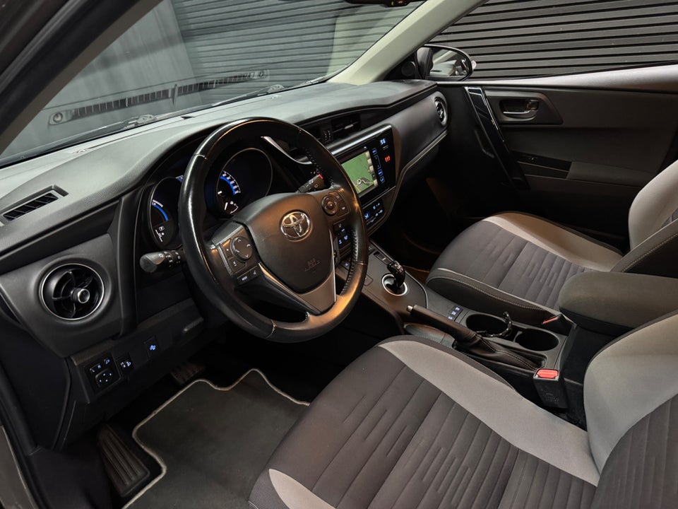 Toyota Auris 1,8 Hybrid H1 Touring Sports CVT 5d