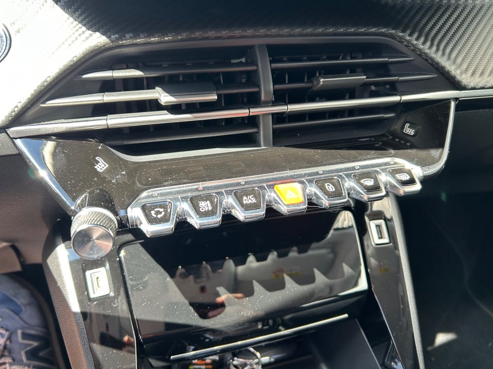 Peugeot e-208 50 Style 5d