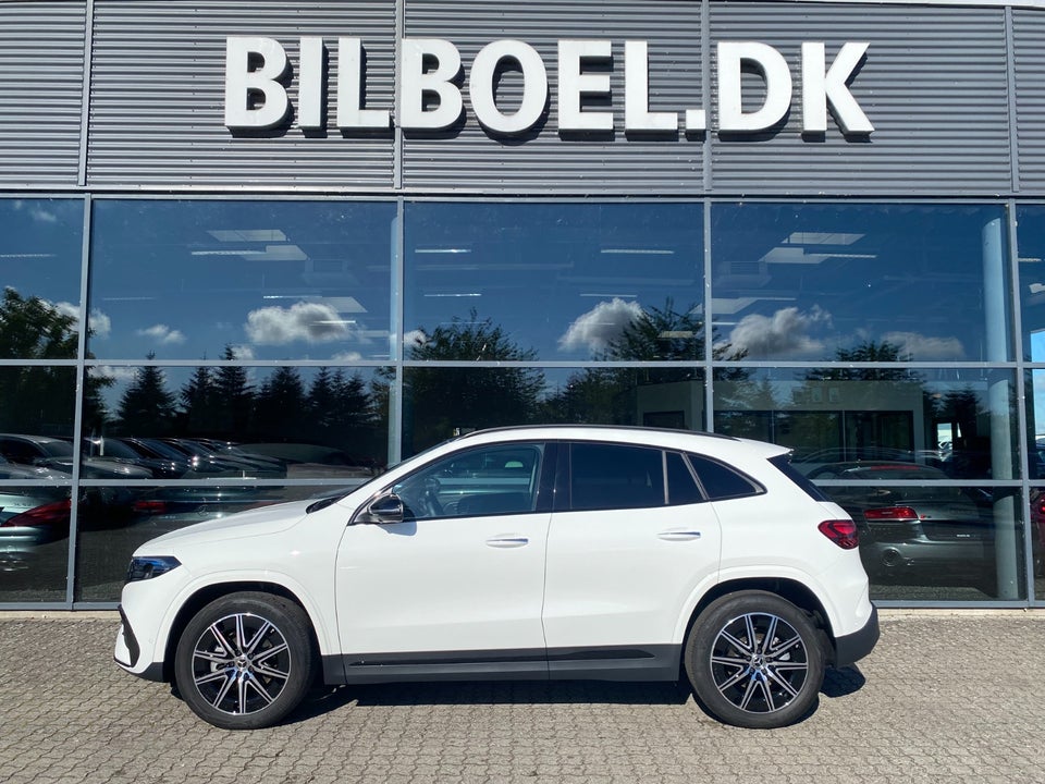 Mercedes EQA300 AMG Line 4Matic 5d