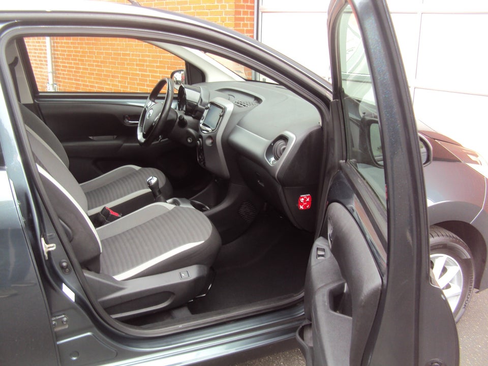 Toyota Aygo 1,0 VVT-i x-plore 5d
