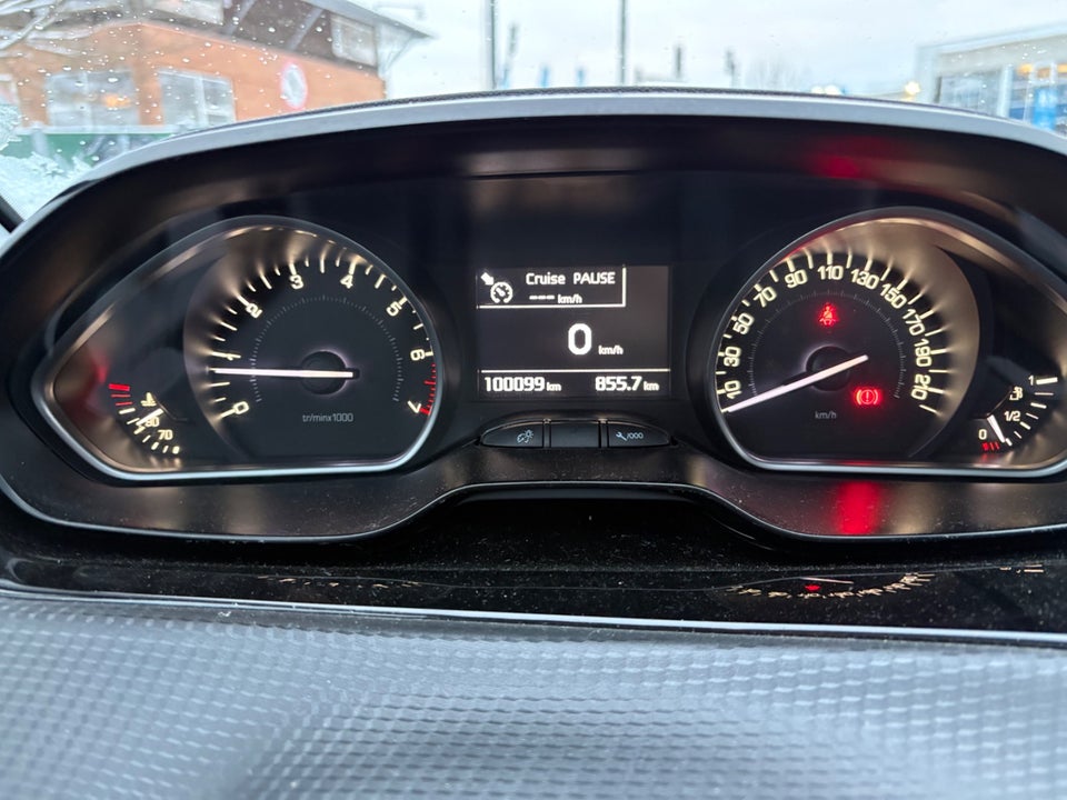 Peugeot 208 1,2 PureTech 82 Allure Sky 5d