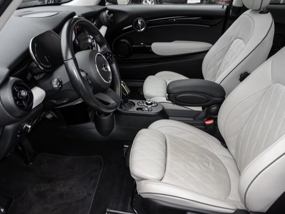 MINI Cooper SE Maximise 3d