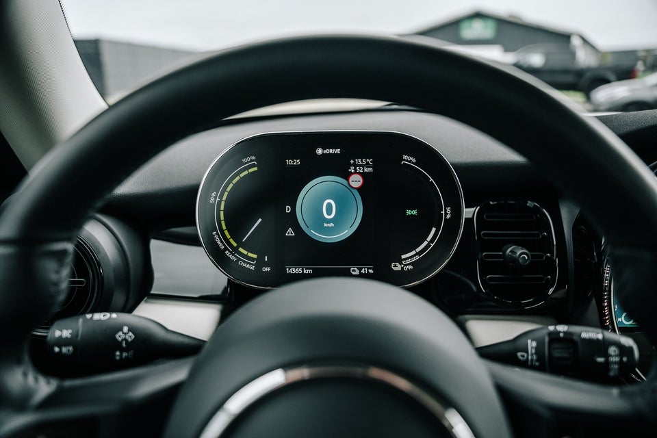 MINI Cooper SE Essential 3d