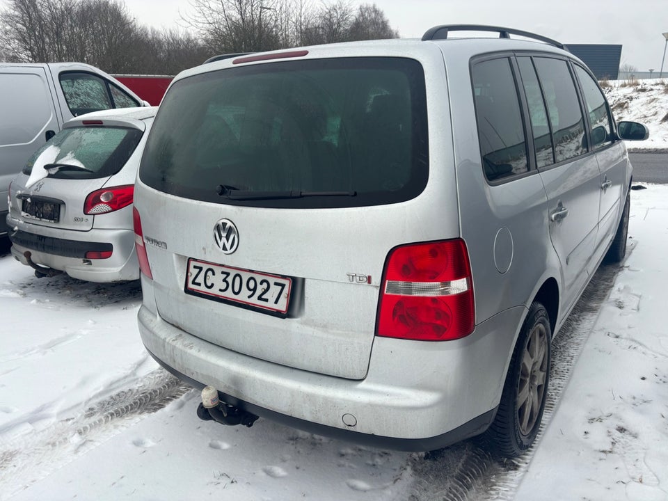 VW Touran 1,9 TDi 100 Highline 5d