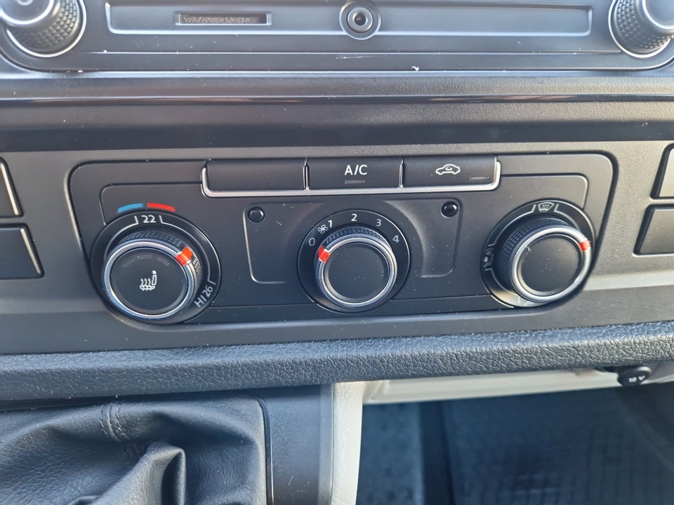 VW Transporter 2,0 TDi 114 Kassevogn kort BMT