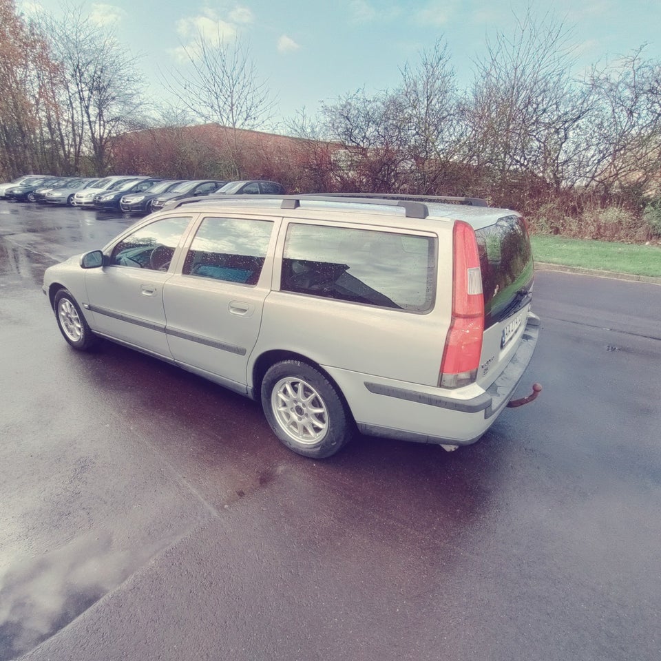 Volvo V70 2,4 170 5d