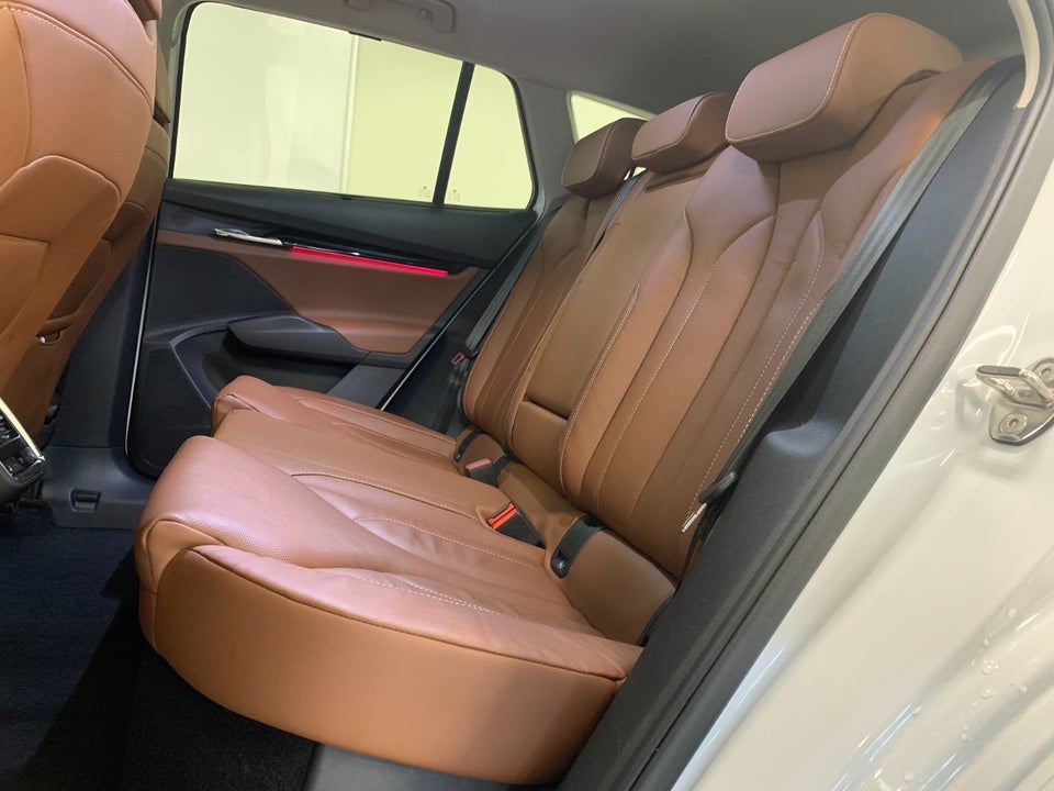 Skoda Enyaq 80 iV Suite 5d