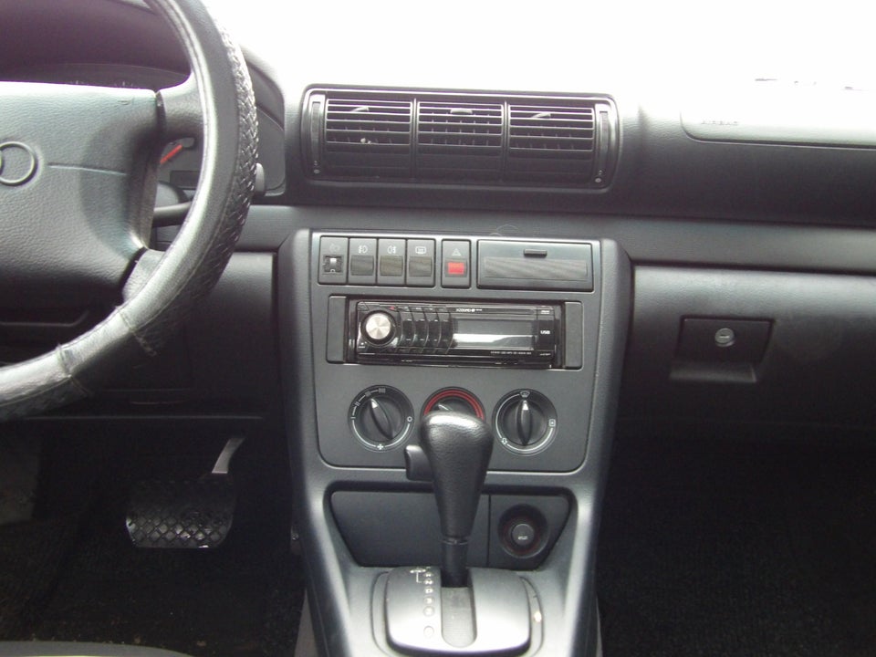 Audi A4 1,6  4d