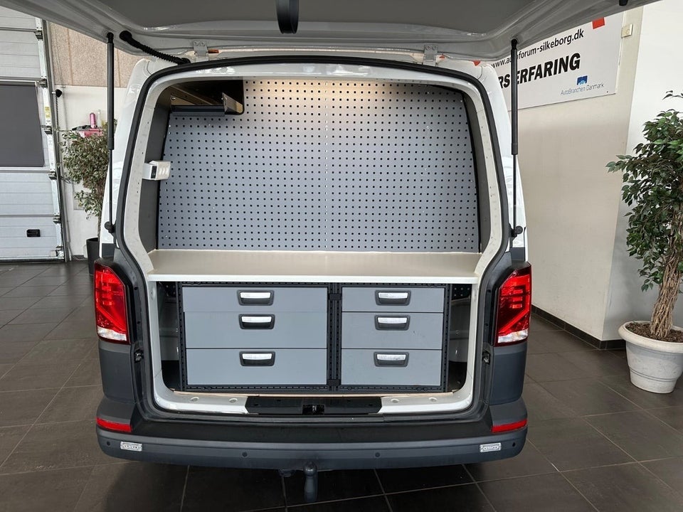 VW Transporter 2,0 TDi 150 Kassevogn DSG lang