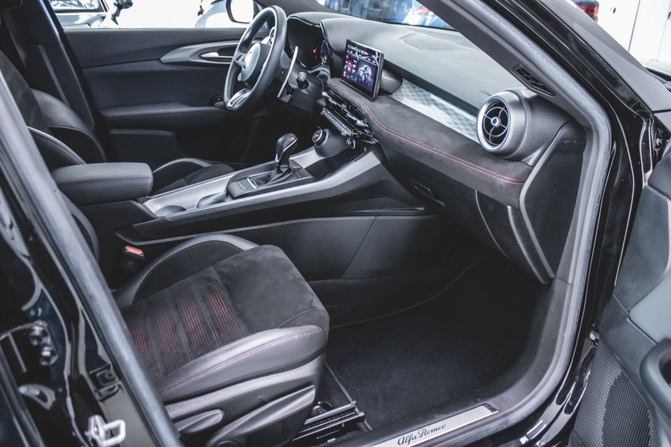 Alfa Romeo Tonale 1,3 PHEV Veloce aut. Q4 5d