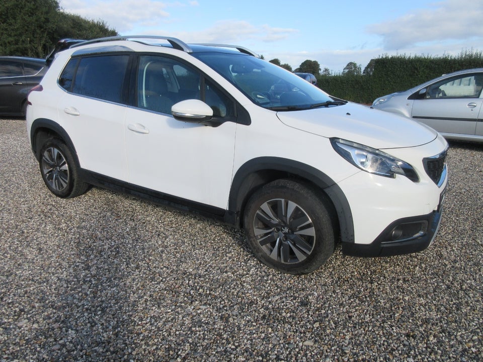 Peugeot 2008 1,2 PureTech 130 Allure Sky 5d