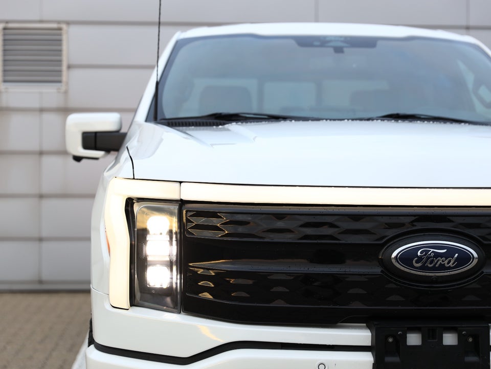 Ford F-150 Lightning Lariat Standard Range 4d