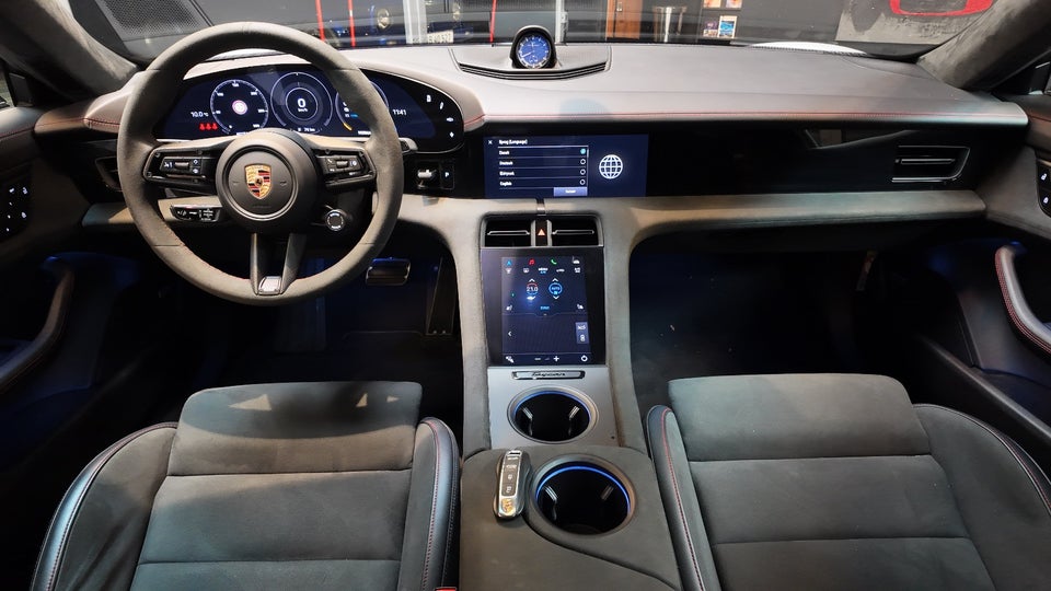 Porsche Taycan GTS Performance+  4d