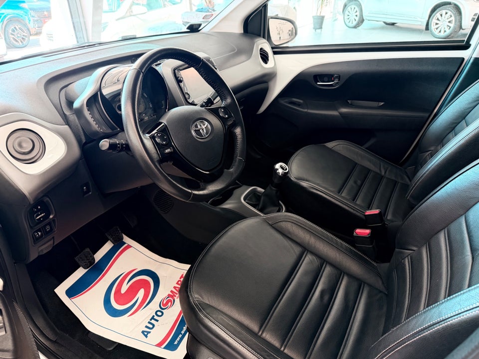 Toyota Aygo 1,0 VVT-i x-press 5d
