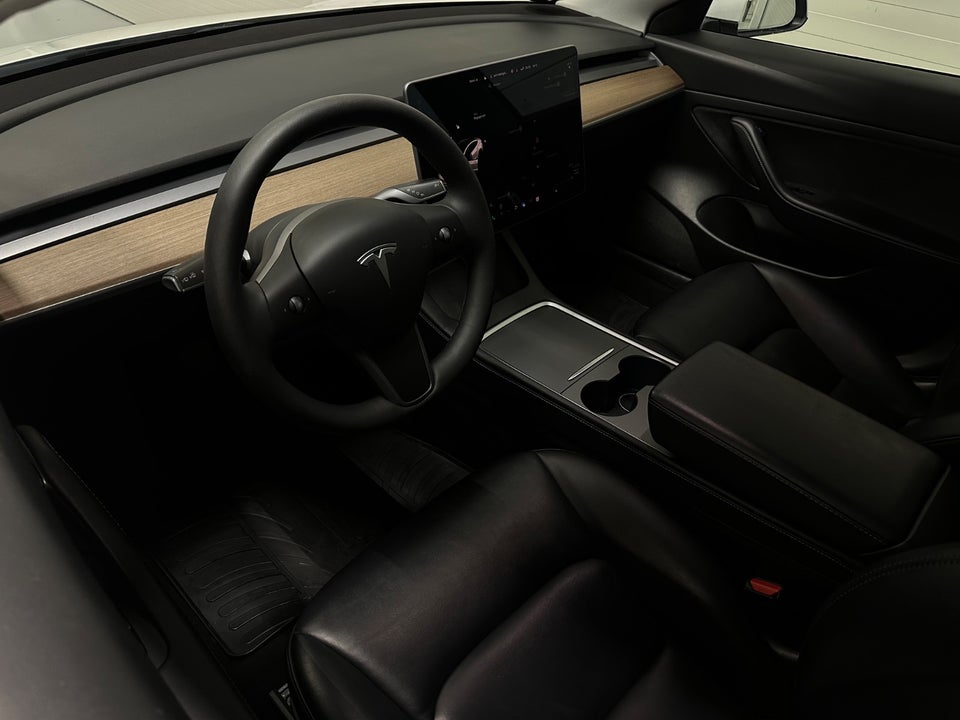 Tesla Model 3 Standard Range+ RWD 4d