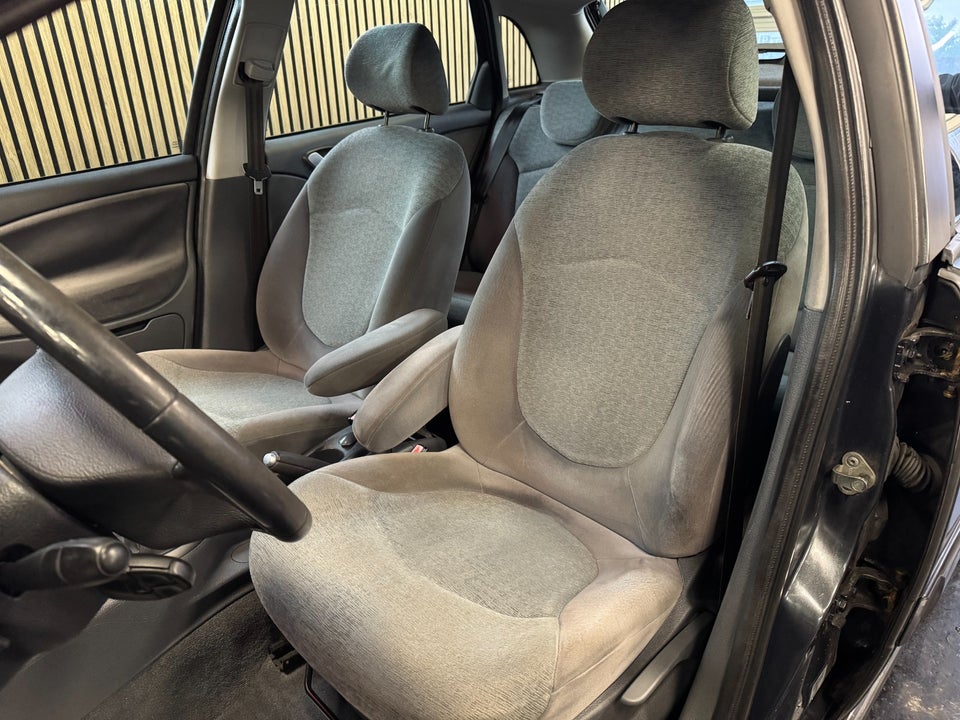 Citroën C5 1,8i 16V Elegance 5d