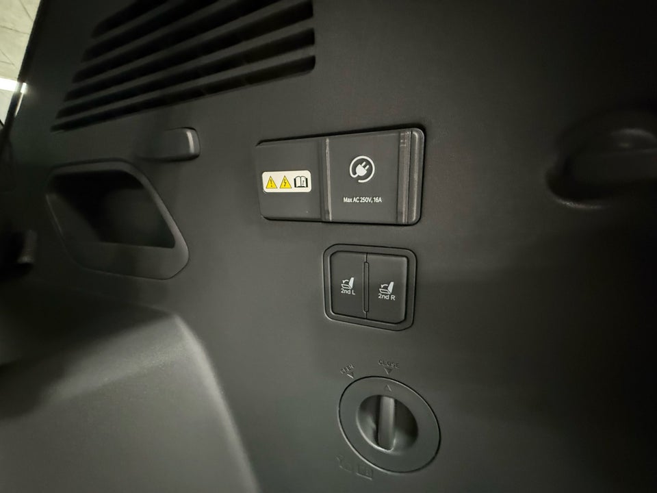 Kia EV9 76 Standard Range Upgrade RWD 7prs 5d