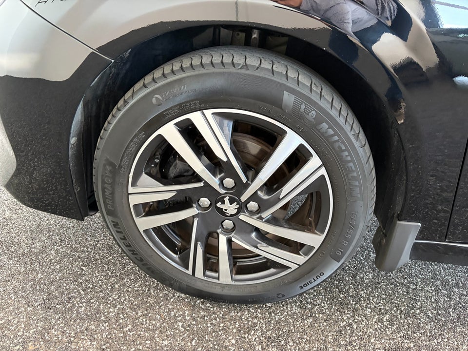 Peugeot 208 1,2 PureTech 100 Allure EAT8 5d