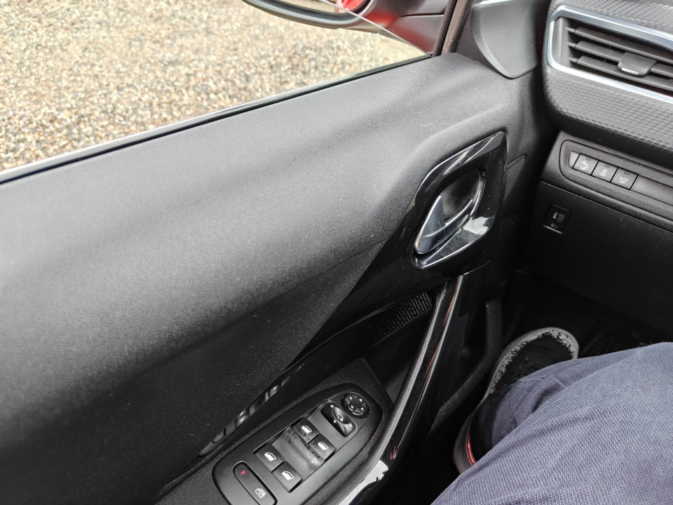 Peugeot 208 1,2 VTi Allure Sky 5d