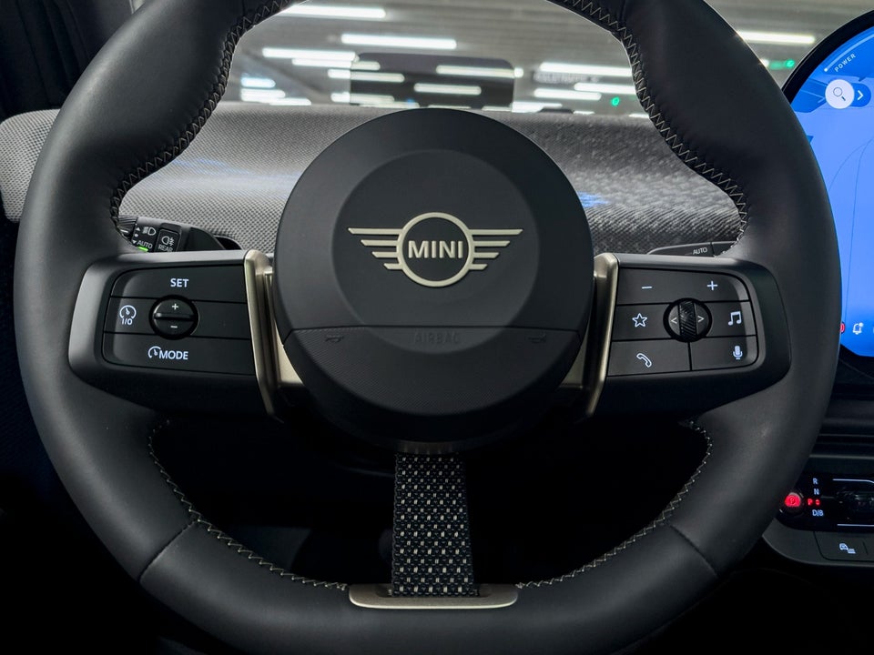 MINI Cooper SE Favoured Trim M 3d