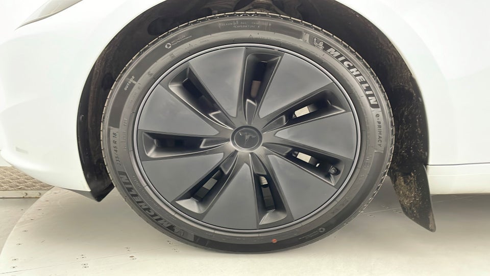 Tesla Model 3 Long Range AWD 4d