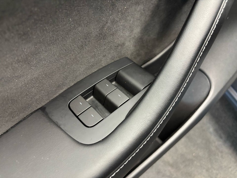 Tesla Model 3 RWD 4d