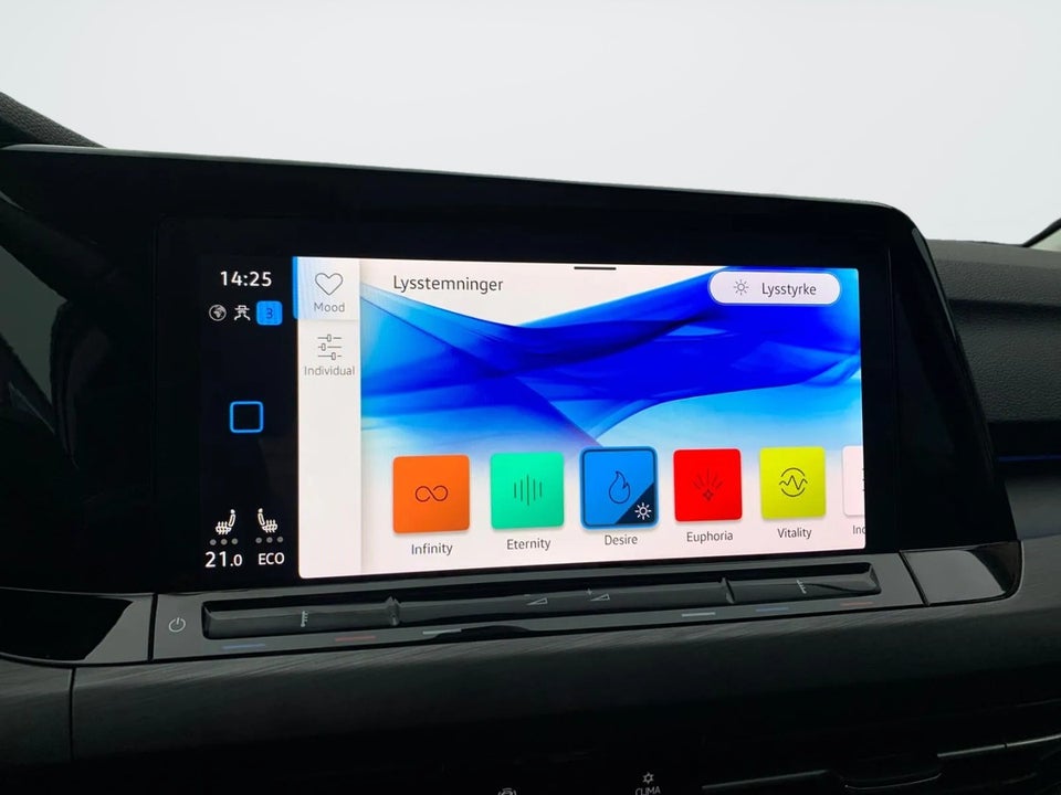 VW Golf VIII 1,4 eHybrid DSG 5d