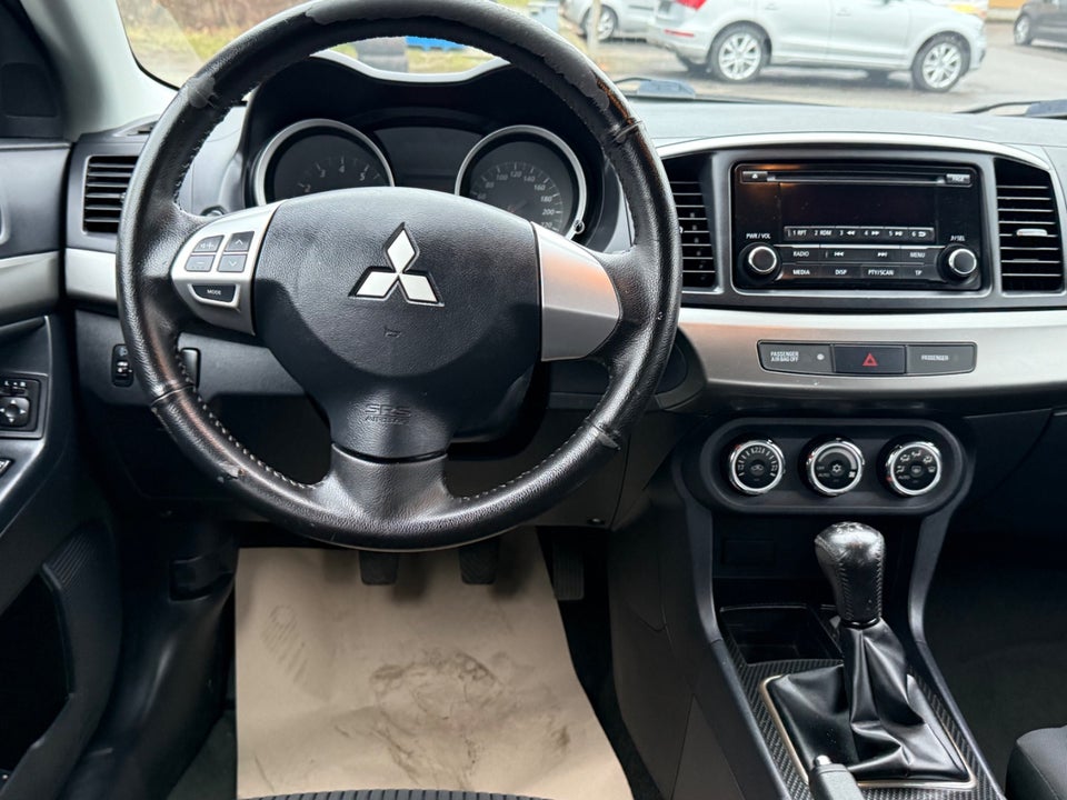 Mitsubishi Lancer 1,6 Invite SportSedan 4d