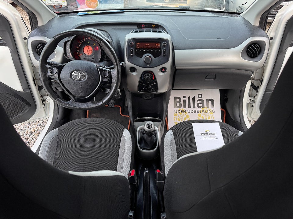 Toyota Aygo 1,0 VVT-i x-play 5d