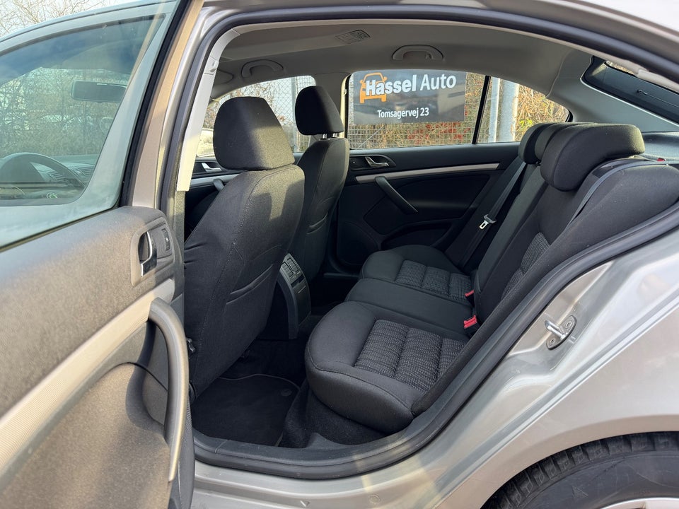 Skoda Octavia 1,6 TDi 105 Elegance DSG 5d