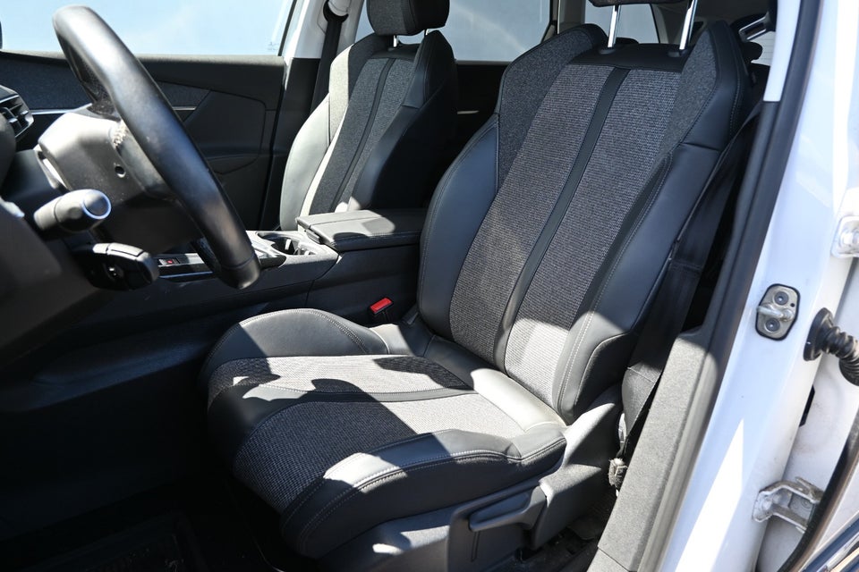 Peugeot 5008 1,2 e-THP 130 Allure 7prs 5d