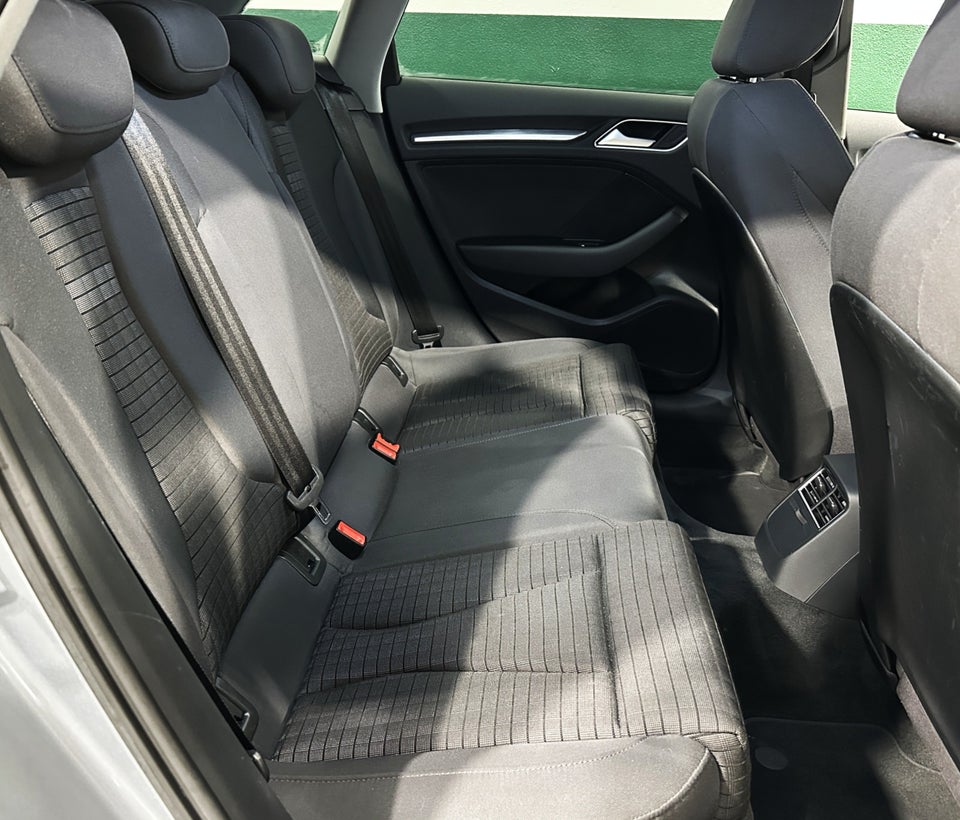 Audi A3 1,6 TDi 110 Sport Sportback 5d