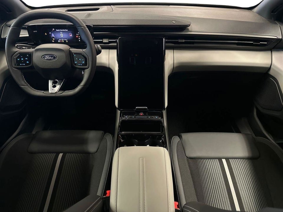 Ford Capri 82 Select Extended Range 5d