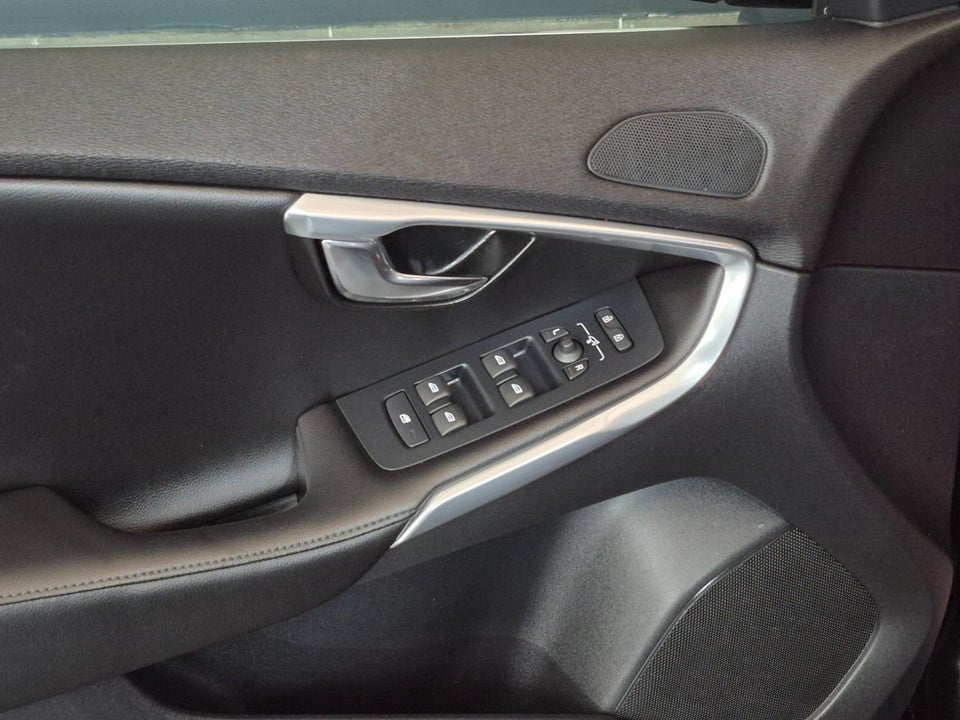 Volvo V40 1,5 T3 152 Momentum aut. 5d