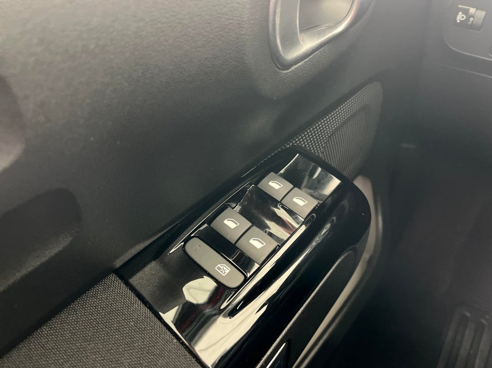 Citroën C3 1,2 PureTech 83 Shine Sport 5d