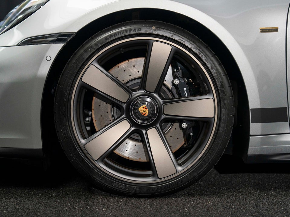 Porsche 911 Carrera GTS 3,6 Cabriolet Spirit 70 PDK 2d