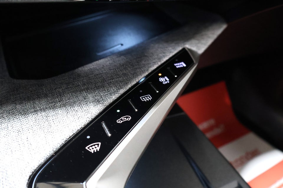 Peugeot e-3008 77 GT 5d