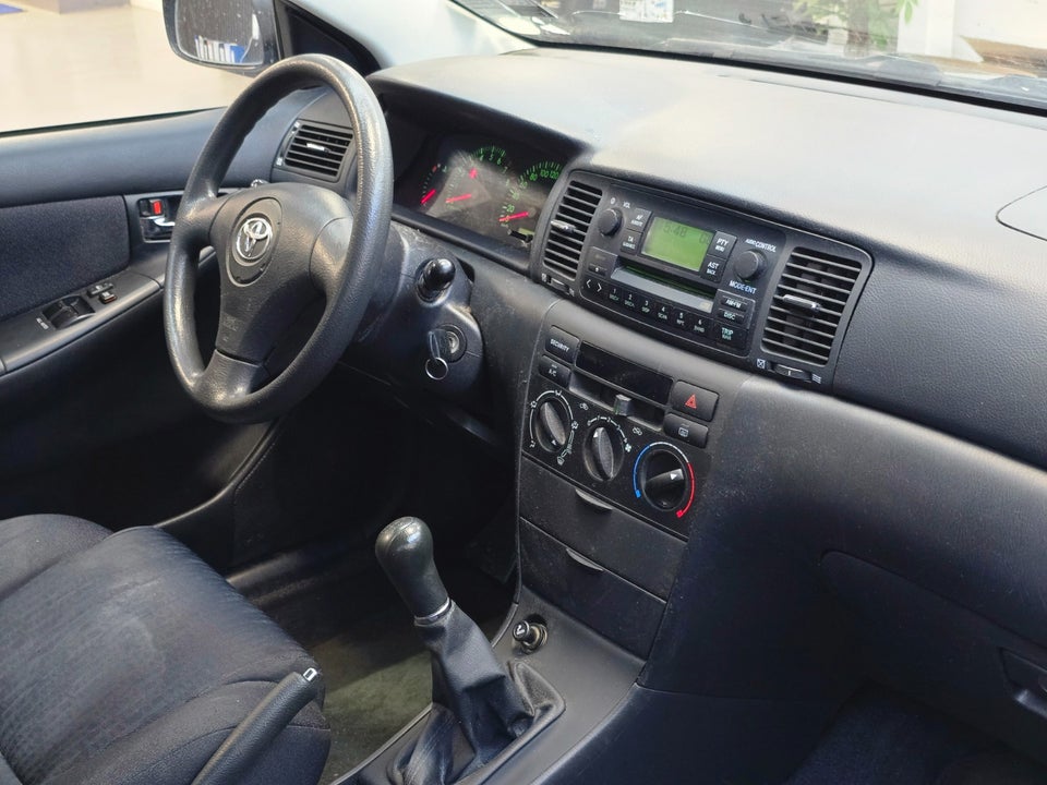 Toyota Corolla 1,6 Terra 5d