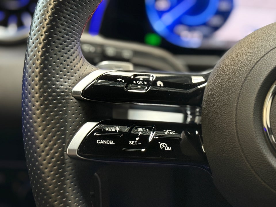 Mercedes EQB300 AMG Line 4Matic 7prs 5d