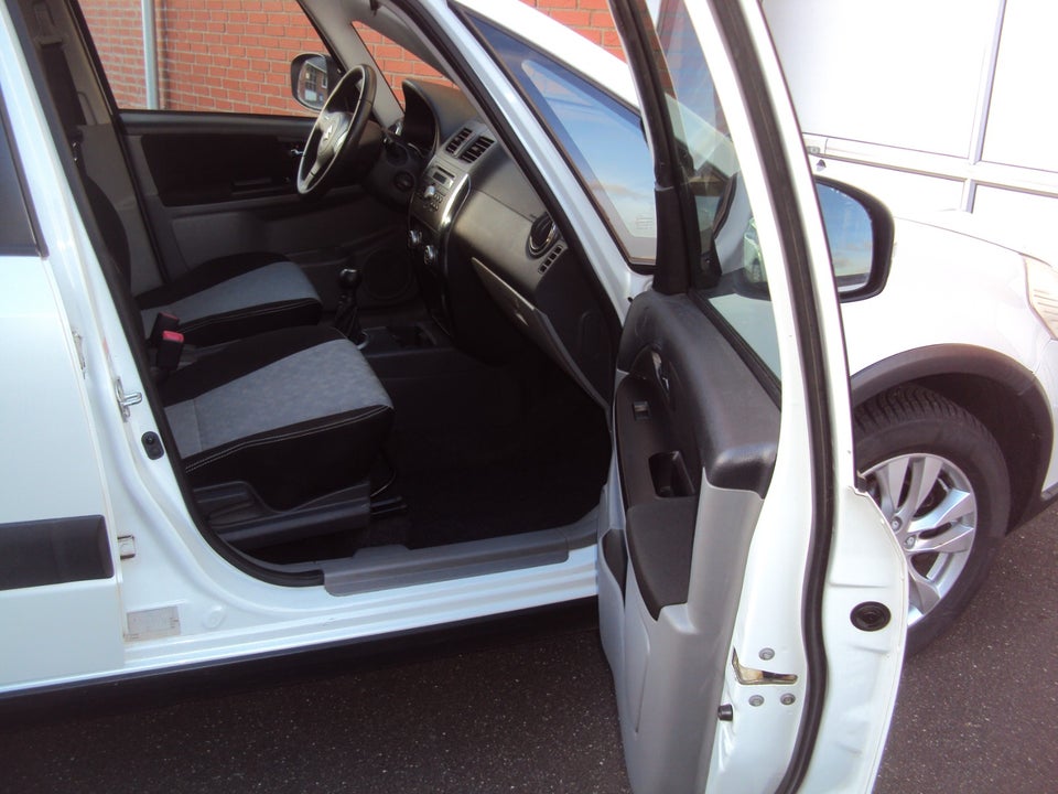 Suzuki SX4 1,6 CombiBack Tour 5d